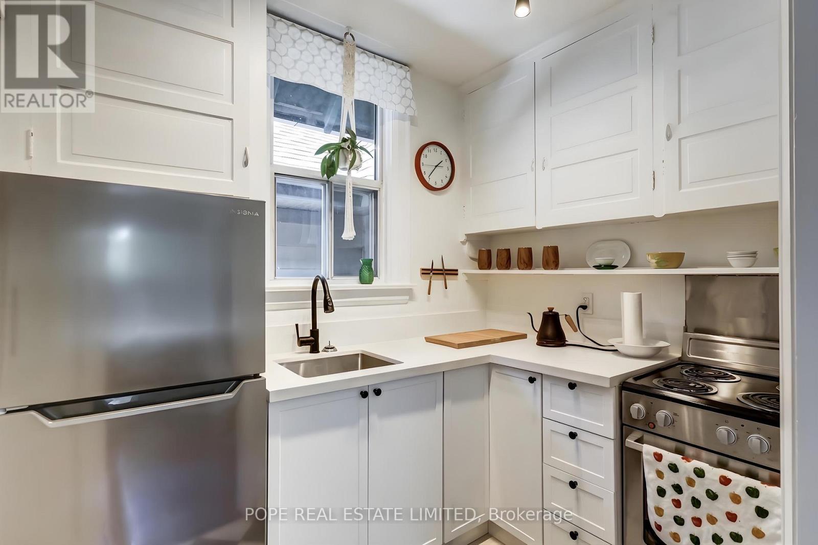 18 Edgewood Avenue, Toronto, Ontario  M4L 3E6 - Photo 15 - E13621528