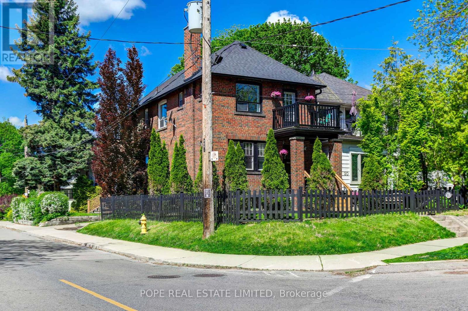 18 Edgewood Avenue, Toronto, Ontario  M4L 3E6 - Photo 2 - E13621528
