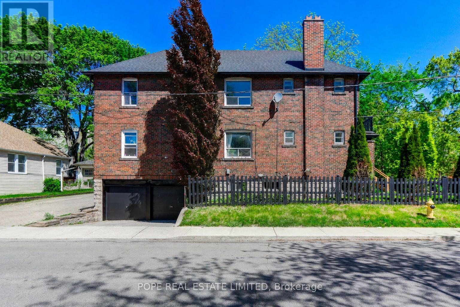 18 Edgewood Avenue, Toronto, Ontario  M4L 3E6 - Photo 3 - E13621528