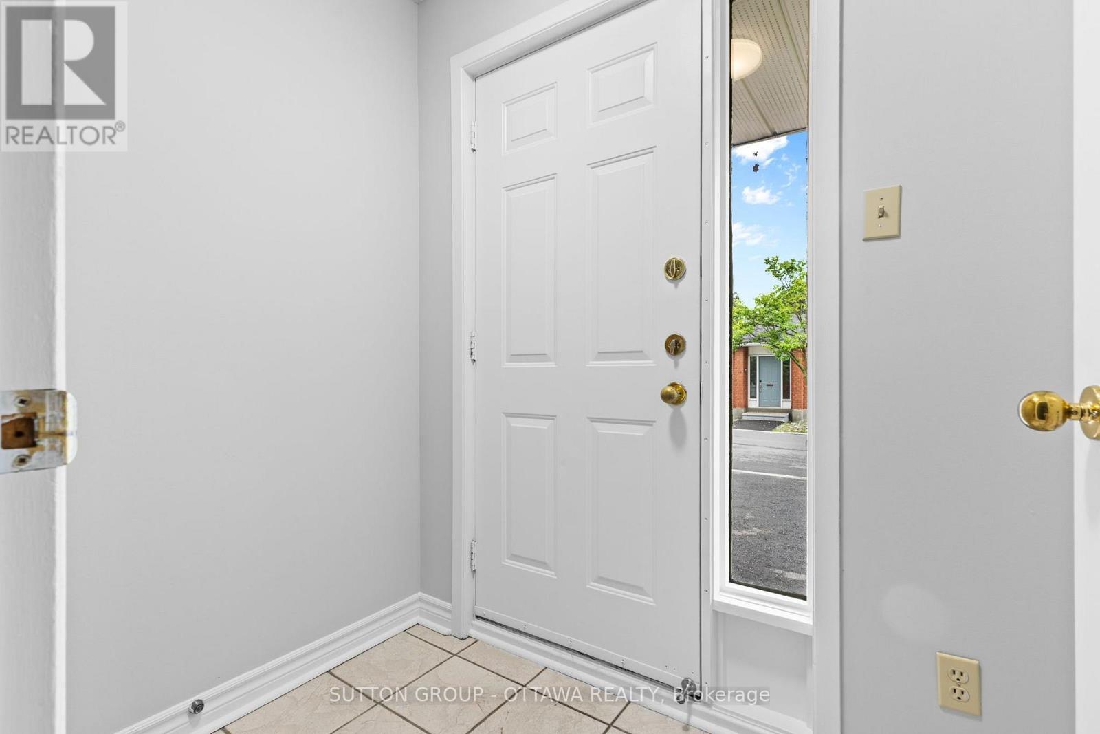 162 Rushford Private, Ottawa, Ontario  K1T 3C6 - Photo 2 - X13621552