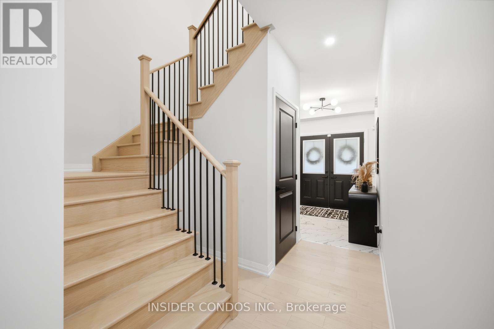 1521 Stovell Crescent, Innisfil, Ontario  L0L 1W0 - Photo 4 - N13621632