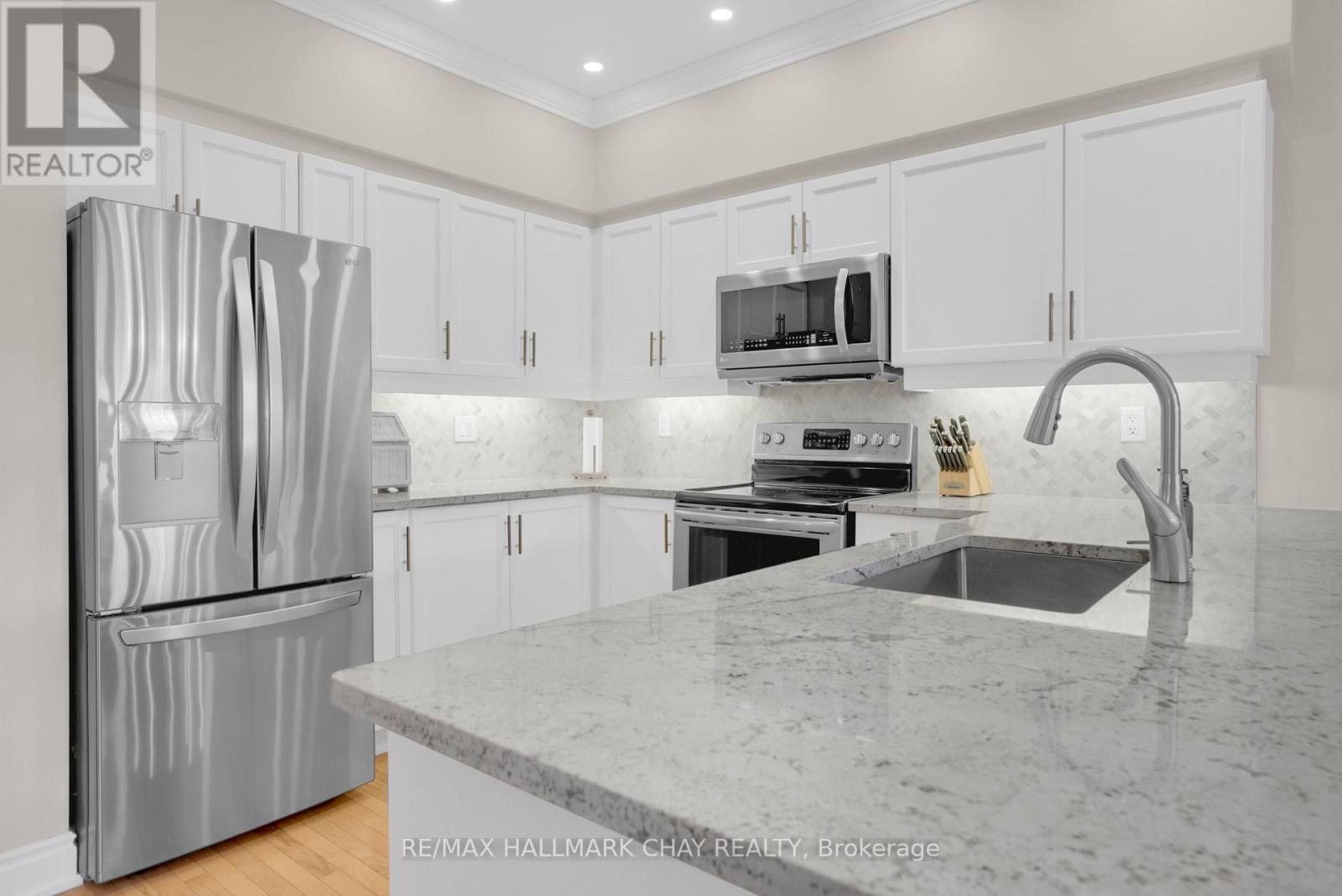 143 Wycliffe Cove Street, Tay, Ontario  L0K 2A0 - Photo 10 - S13621598