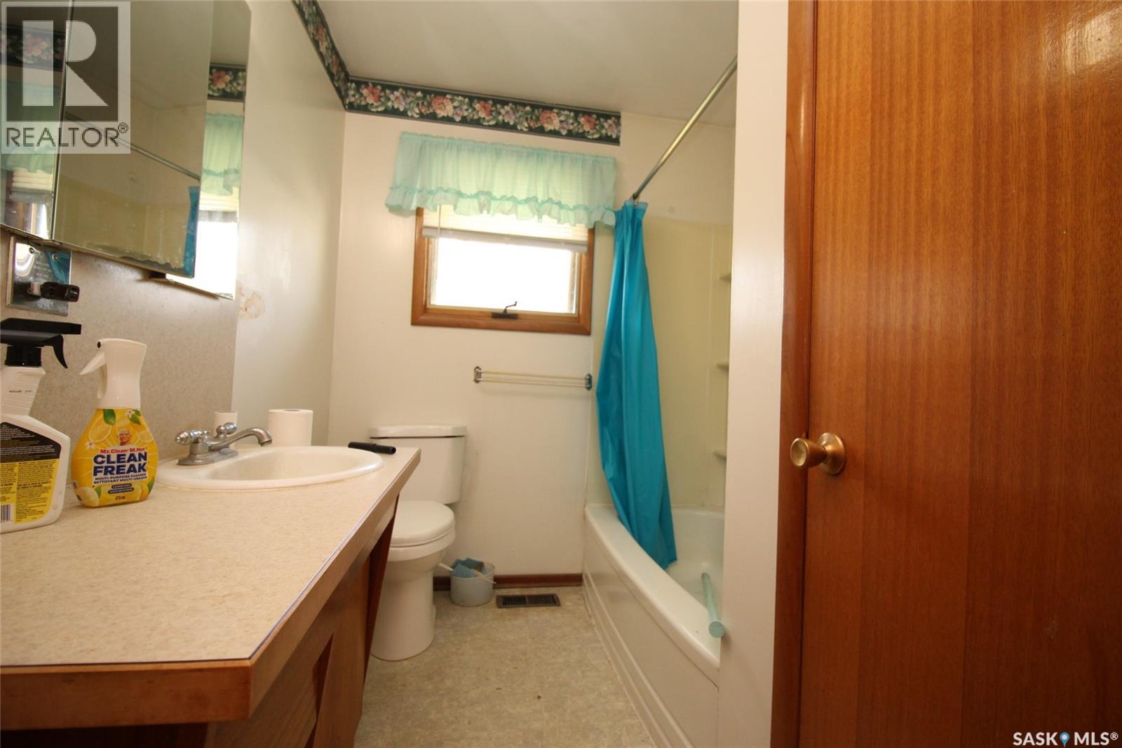 3169 Rutland Avenue, Gull Lake, Saskatchewan  S0N 1A0 - Photo 10 - SK044036