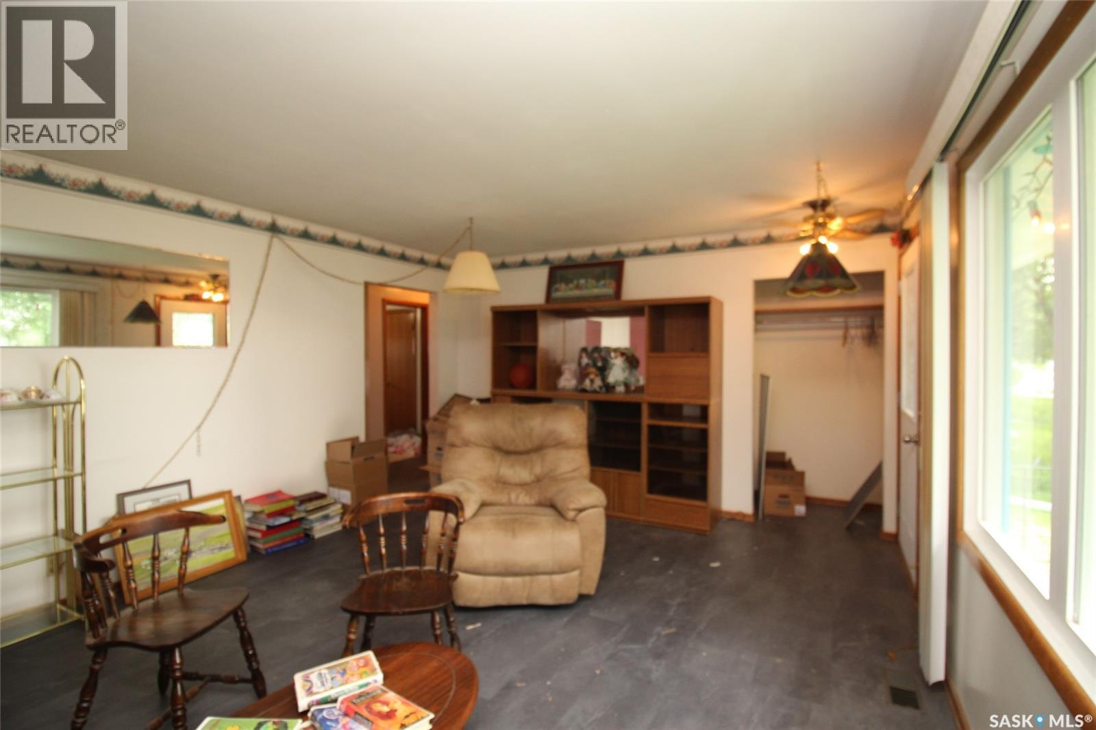 3169 Rutland Avenue, Gull Lake, Saskatchewan  S0N 1A0 - Photo 4 - SK044036