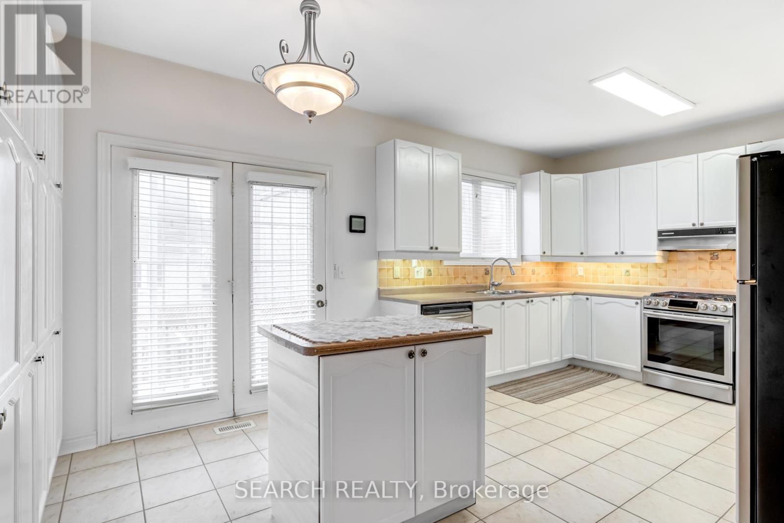 19 Treeline Boulevard, Brampton, Ontario  L6P 1C5 - Photo 11 - W13621608