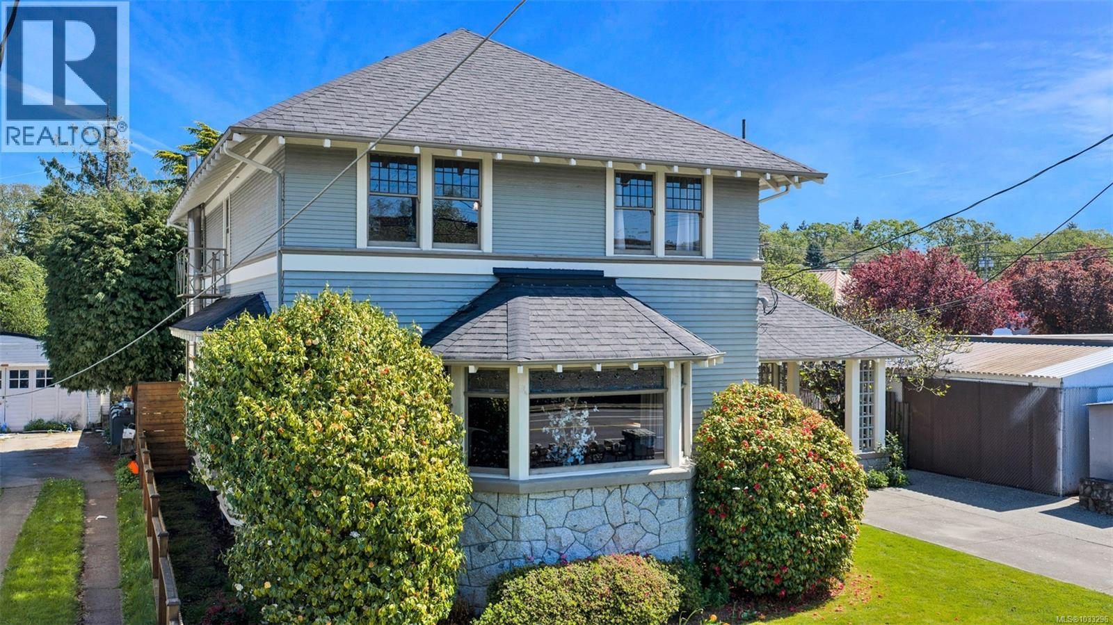 3107 Quadra St, Victoria, British Columbia  V8X 1E9 - Photo 2 - 1033296