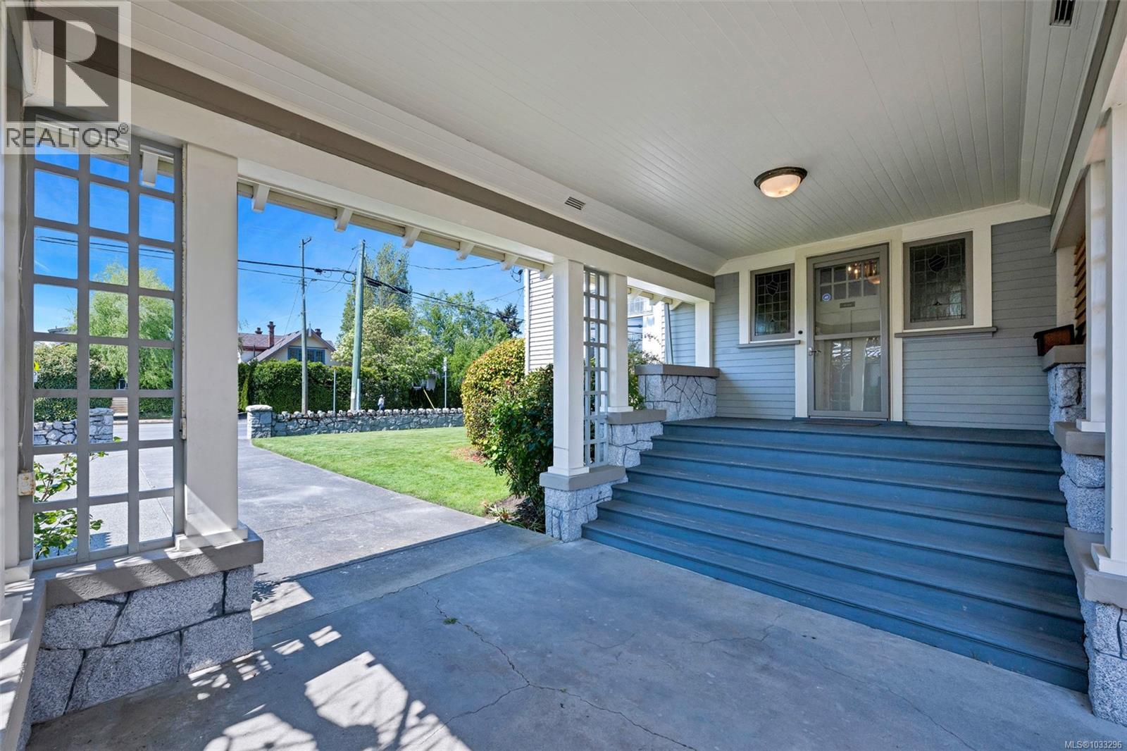 3107 Quadra St, Victoria, British Columbia  V8X 1E9 - Photo 10 - 1033296