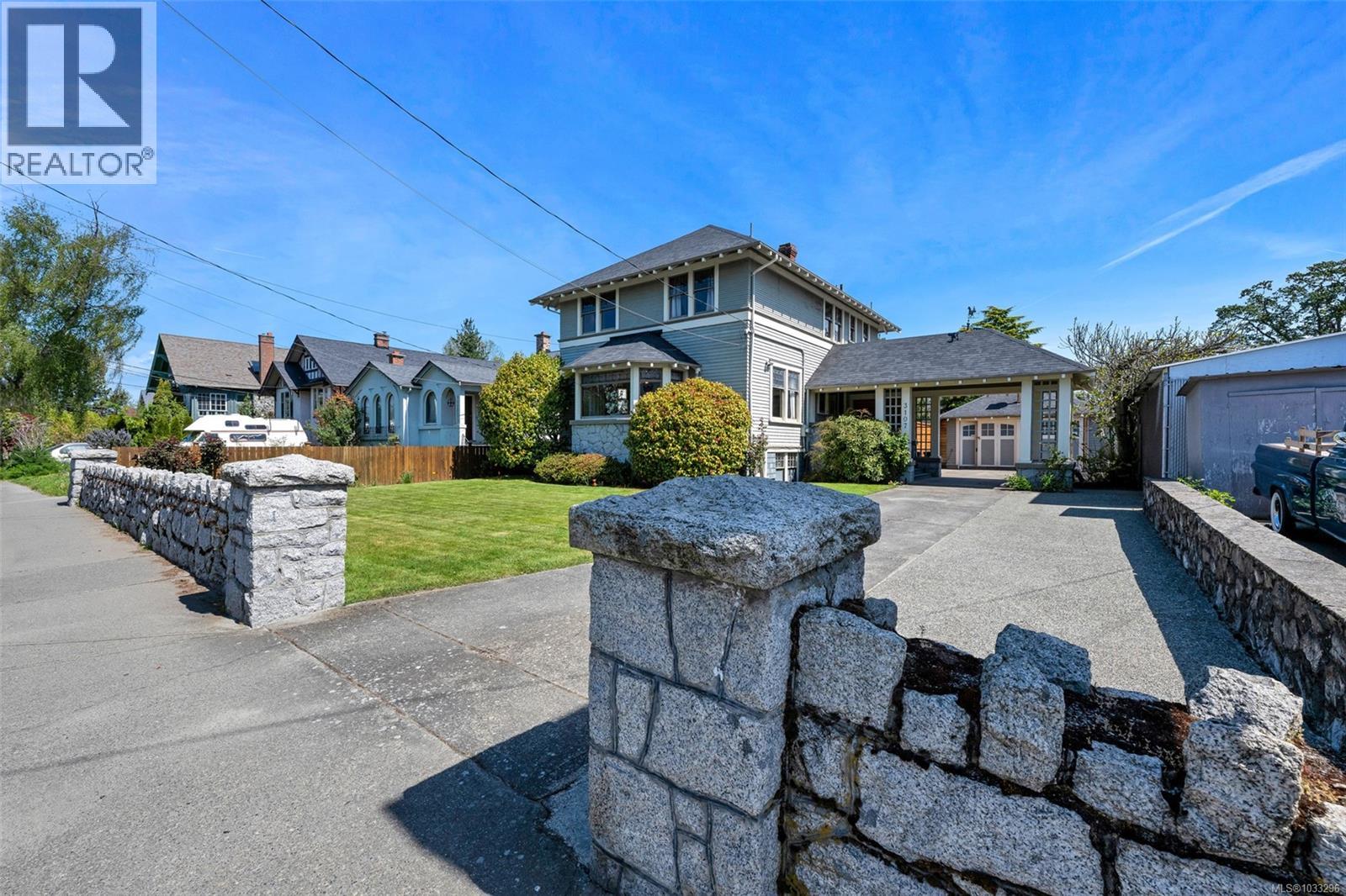 3107 Quadra St, Victoria, British Columbia
