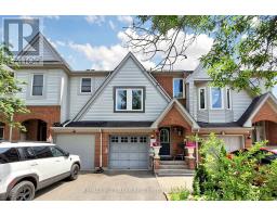 5 EVELYN BUCK LANE, Aurora, Ontario