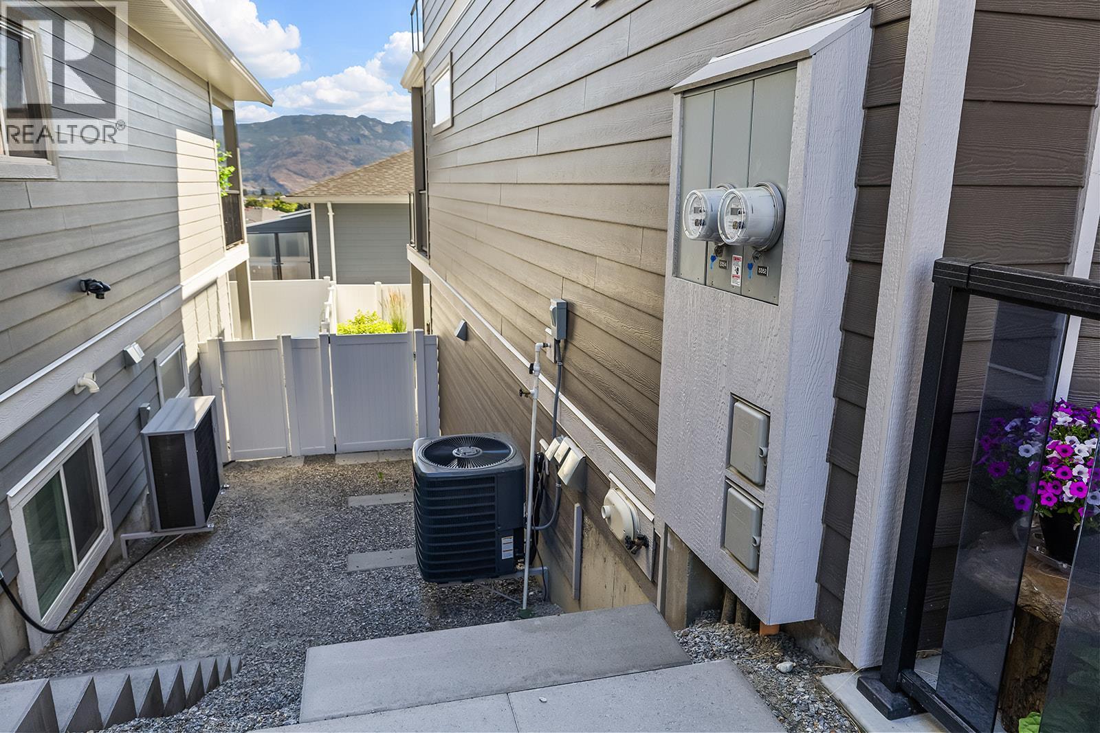 3352 Hawks Crescent, West Kelowna, British Columbia  V4T 0A7 - Photo 3 - 10392512