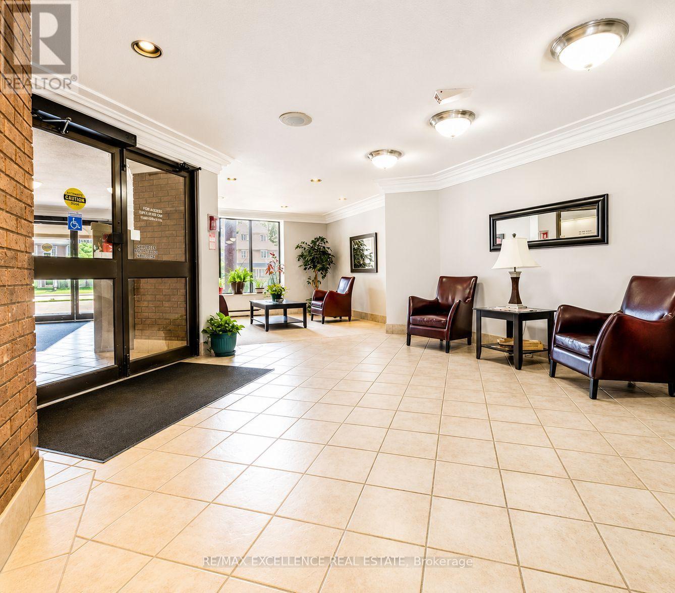 912 - 6720 Glen Erin Drive, Mississauga, Ontario L5N 3K8 - Photo 2 - W13621710