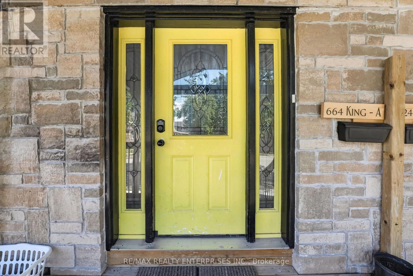 24 CHARLES STREET Port Colborne (Main Street) Ontario Canada L3K3R2 5