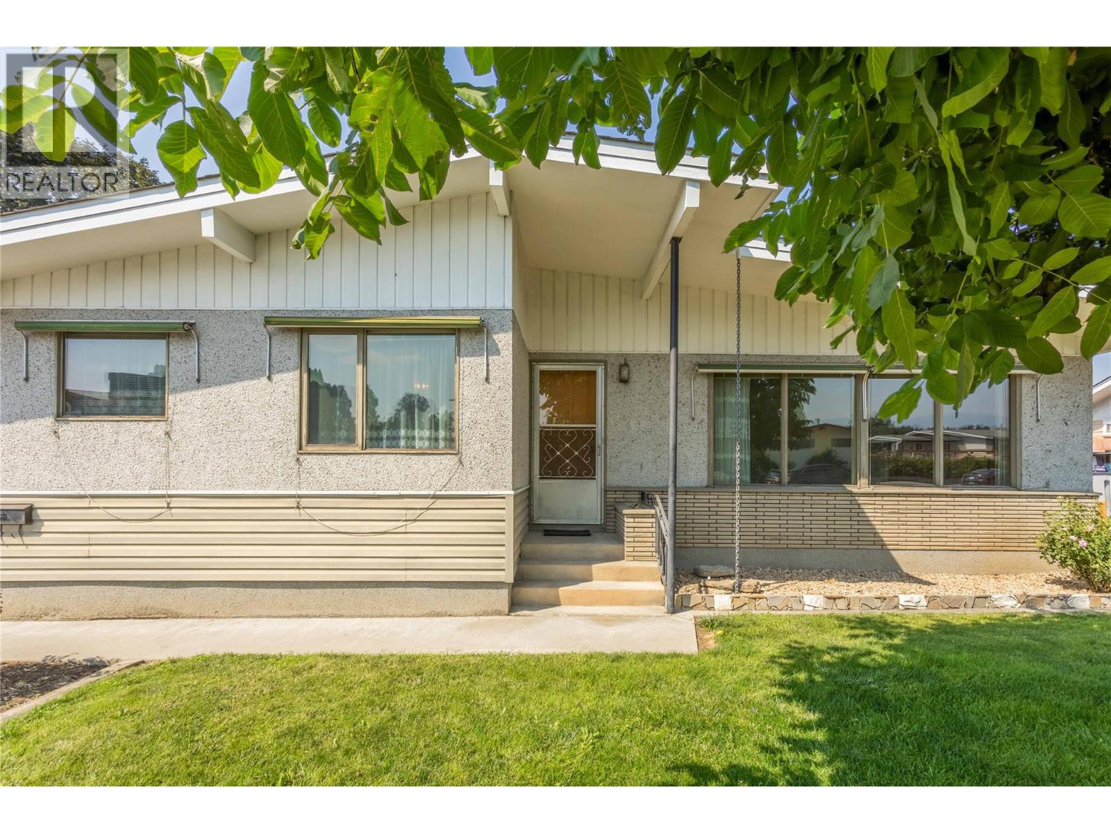 1206 Lawson Avenue, Kelowna, British Columbia  V1Y 6T9 - Photo 3 - 10395897