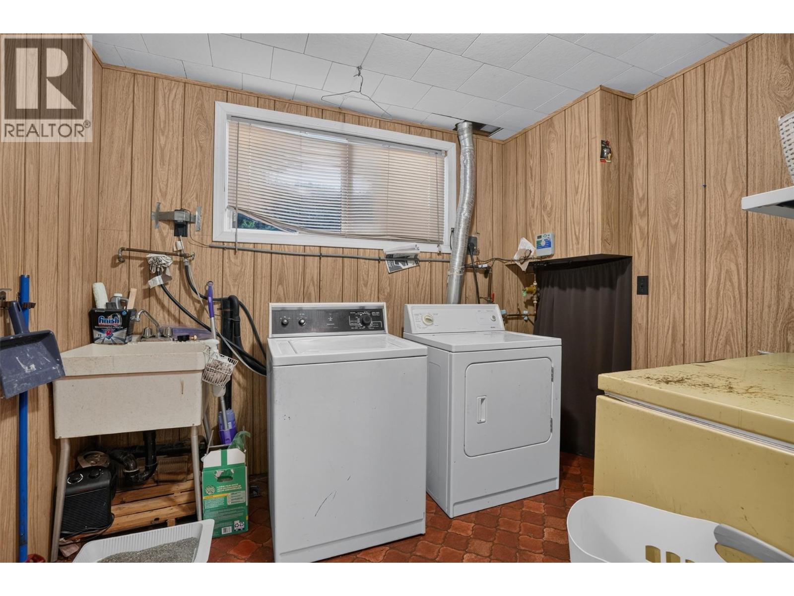 3955 Woodland Drive, Trail, British Columbia  V1R 2V6 - Photo 32 - 10385045