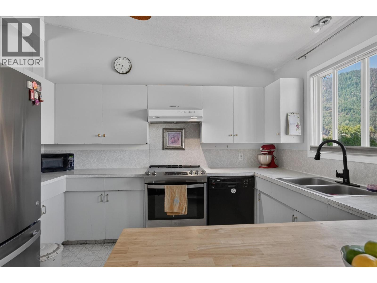 3955 Woodland Drive, Trail, British Columbia  V1R 2V6 - Photo 16 - 10385045