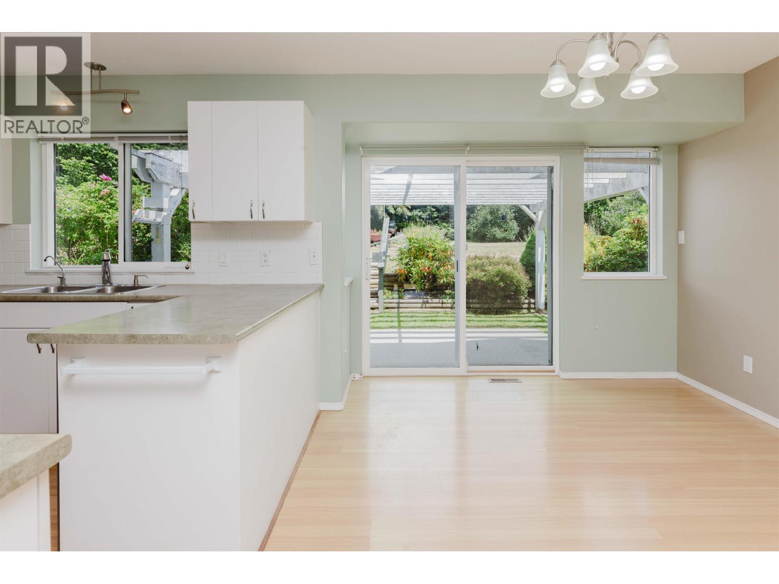 5078 Bay Road, Sechelt, British Columbia  V7Z 0E9 - Photo 9 - R3151282