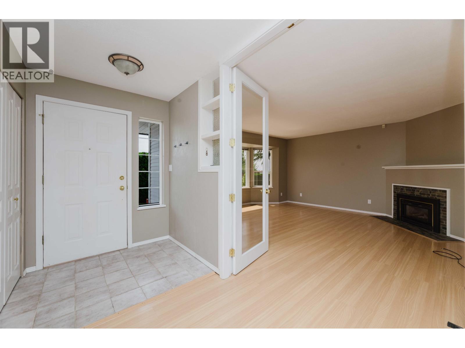 5078 Bay Road, Sechelt, British Columbia  V7Z 0E9 - Photo 5 - R3151282