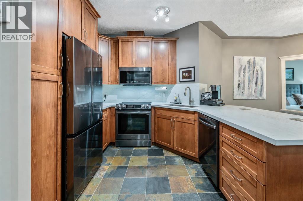 233, 20 Discovery Ridge Close SW, Calgary, Alberta  T3H 5X4 - Photo 4 - A2327336