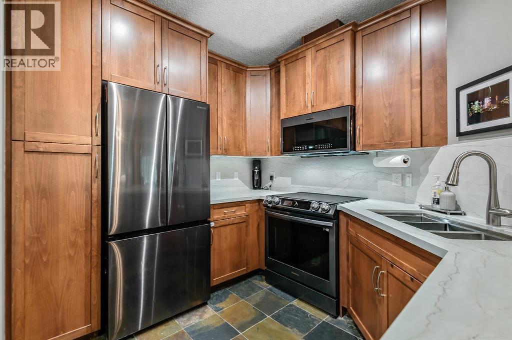 233, 20 Discovery Ridge Close SW, Calgary, Alberta  T3H 5X4 - Photo 3 - A2327336