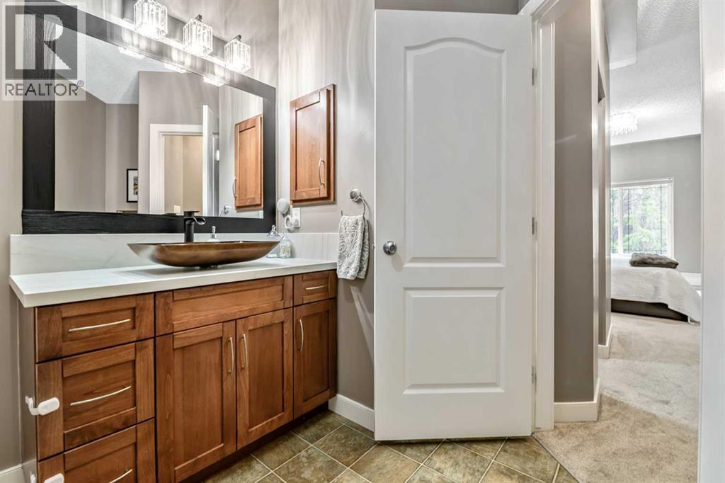 233, 20 Discovery Ridge Close SW, Calgary, Alberta  T3H 5X4 - Photo 21 - A2327336