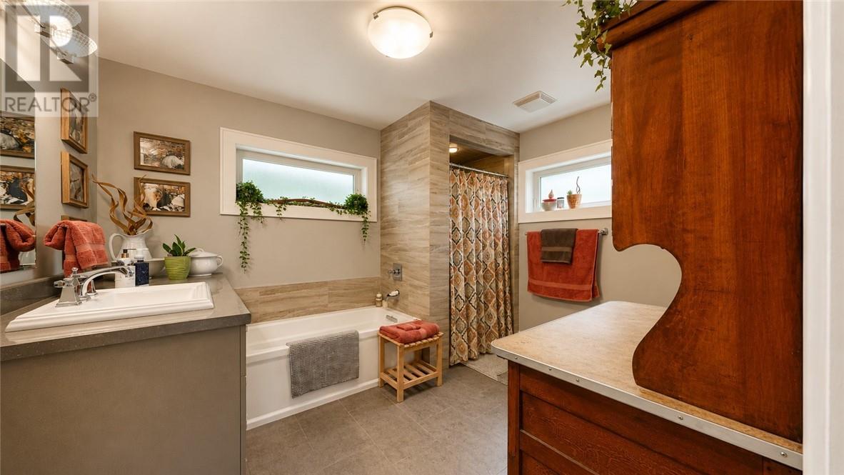 8 Mcquarrie Blvd., Gore Bay, Ontario  P0P 1H0 - Photo 66 - 2129265