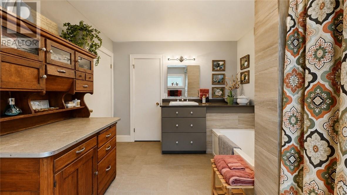 8 Mcquarrie Blvd., Gore Bay, Ontario  P0P 1H0 - Photo 67 - 2129265