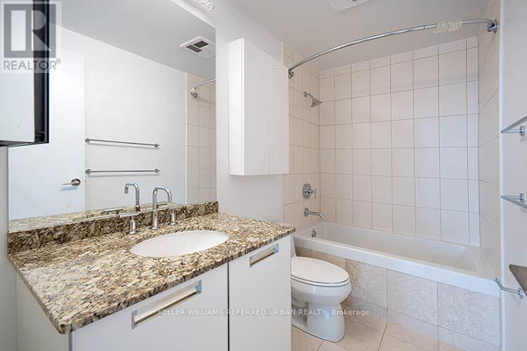 3902 - 33 Charles Street E, Toronto, Ontario  M4Y 0A2 - Photo 15 - C13621858