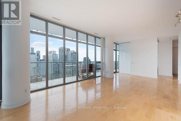 3902 - 33 Charles Street E, Toronto, Ontario  M4Y 0A2 - Photo 2 - C13621858