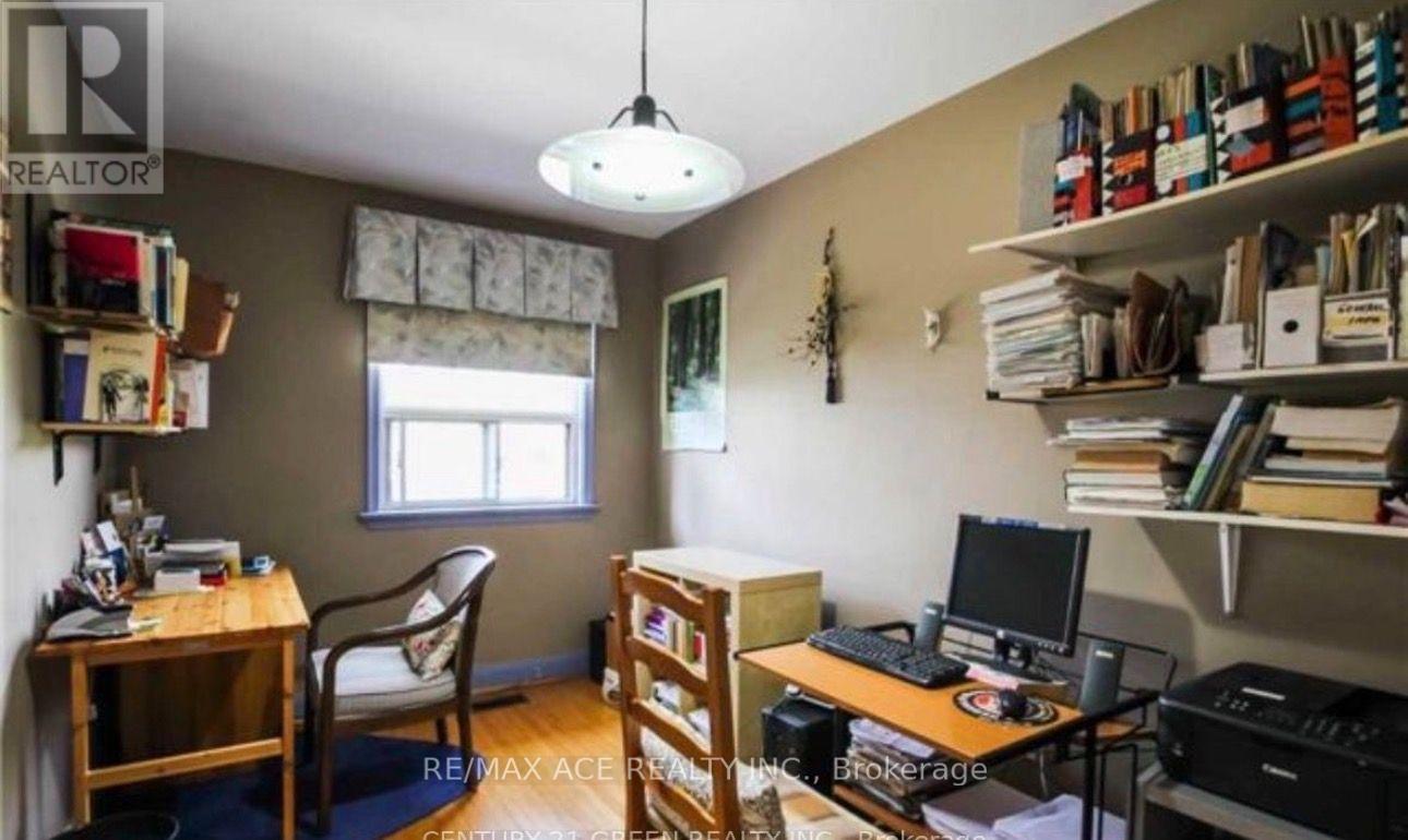 18 Roseglor Crescent, Toronto, Ontario  M1P 3T6 - Photo 10 - E13621988