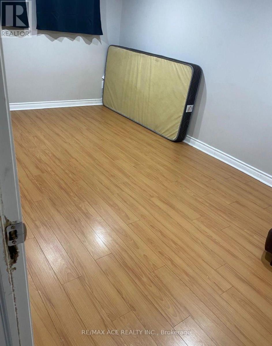 18 Roseglor Crescent, Toronto, Ontario  M1P 3T6 - Photo 16 - E13621988