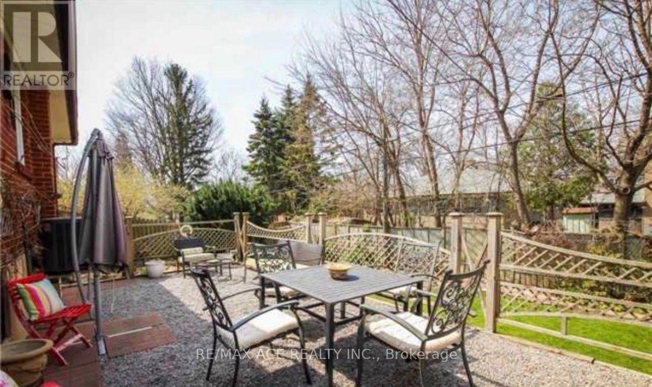 18 Roseglor Crescent, Toronto, Ontario  M1P 3T6 - Photo 18 - E13621988