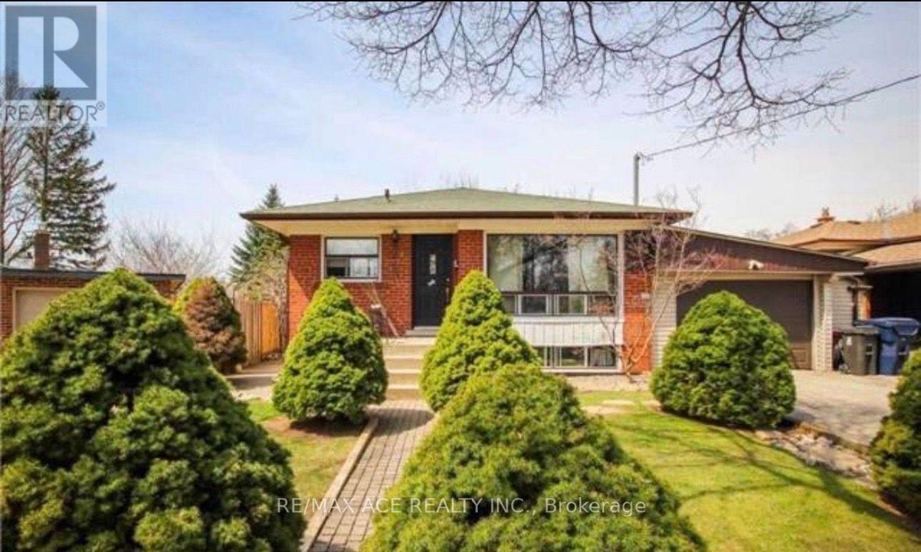 18 Roseglor Crescent, Toronto, Ontario  M1P 3T6 - Photo 2 - E13621988