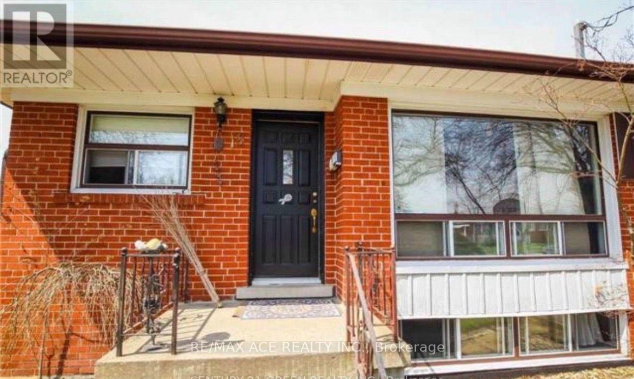 18 Roseglor Crescent, Toronto, Ontario  M1P 3T6 - Photo 3 - E13621988
