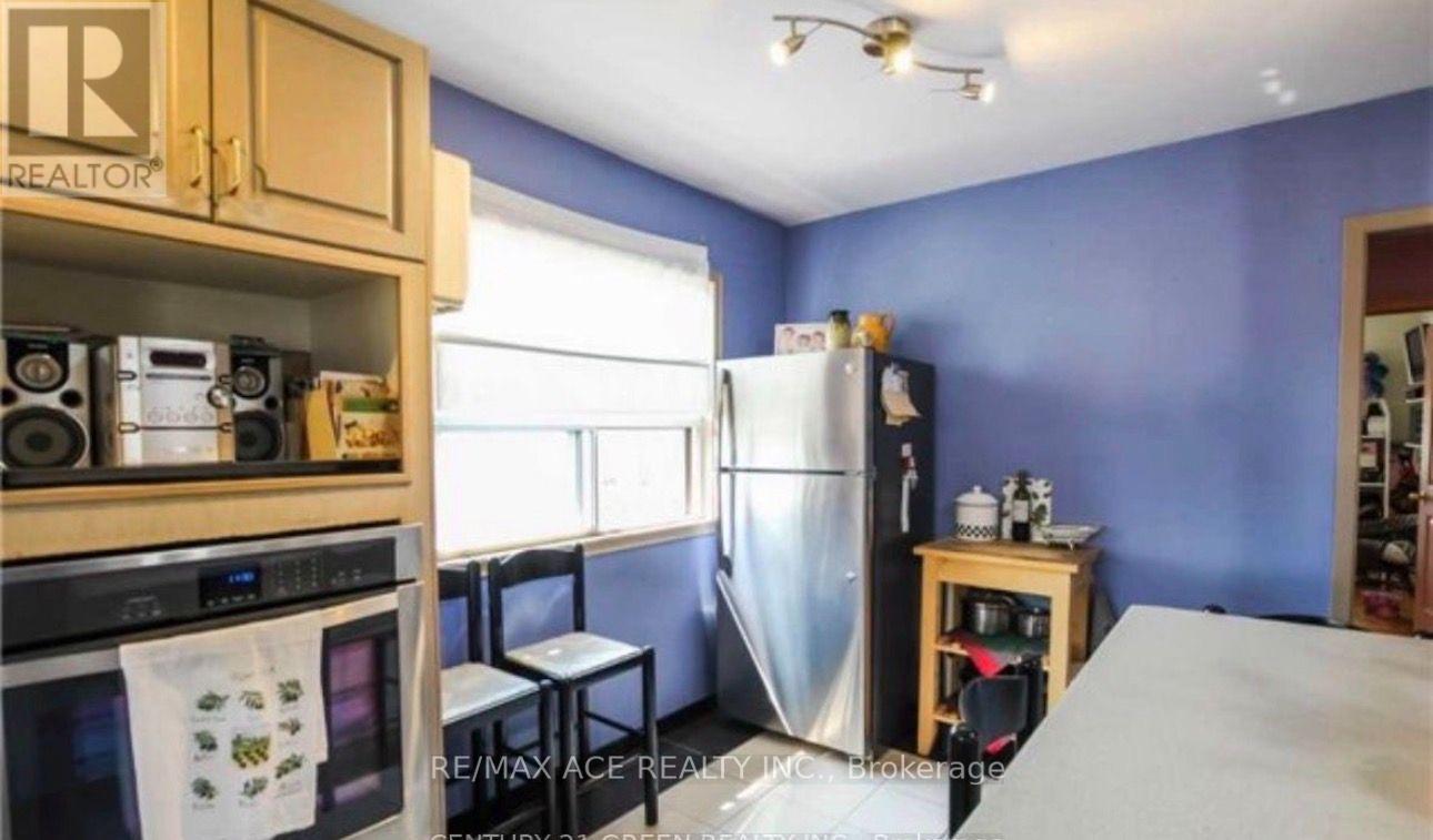 18 Roseglor Crescent, Toronto, Ontario  M1P 3T6 - Photo 6 - E13621988