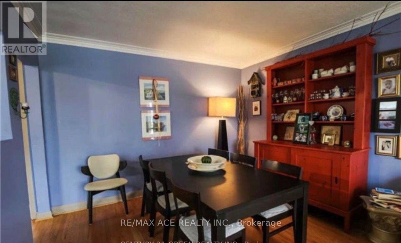 18 Roseglor Crescent, Toronto, Ontario  M1P 3T6 - Photo 9 - E13621988