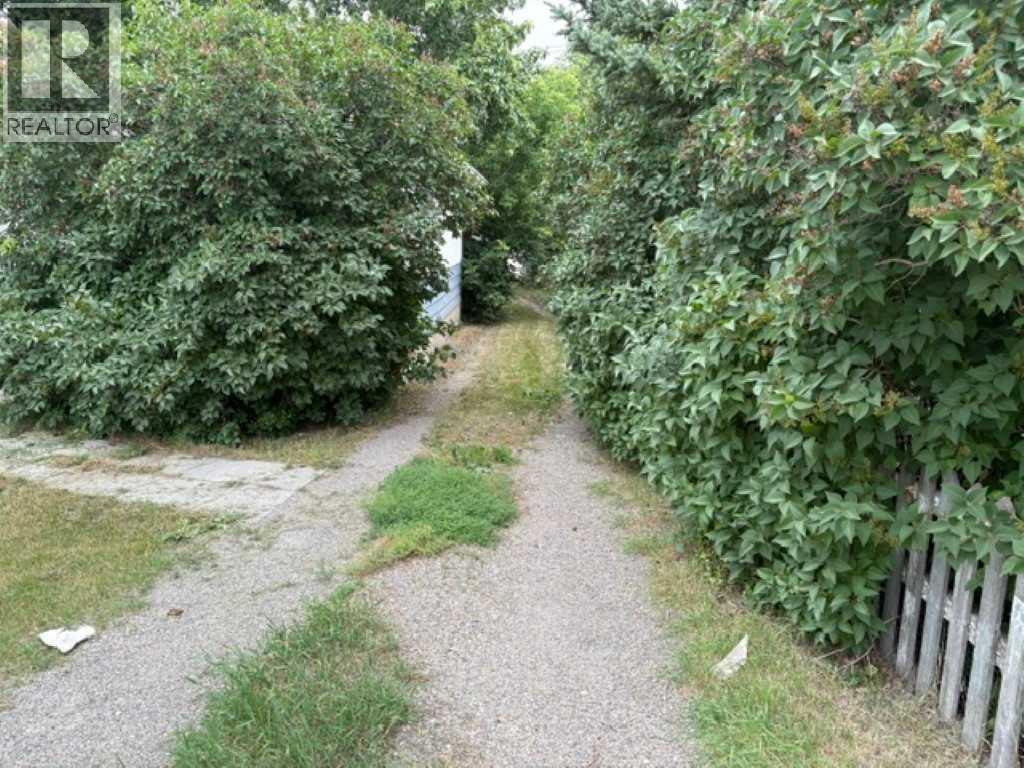 8348 Bowness Road NW, Calgary, Alberta  T3B 0H6 - Photo 2 - A2332229
