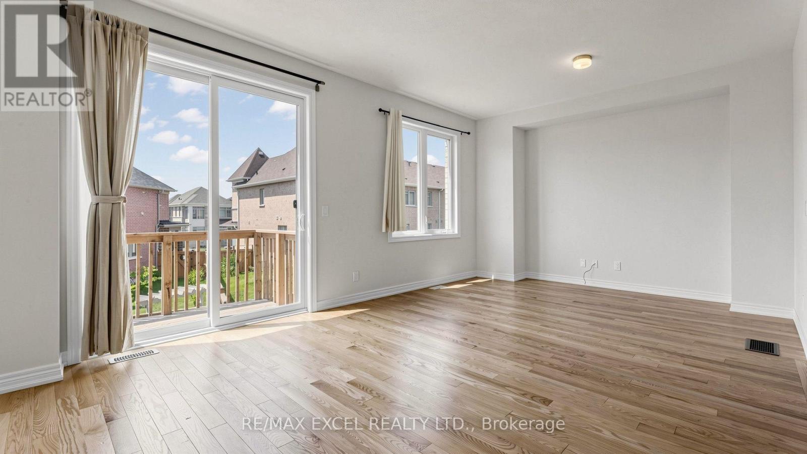 133 Lageer Drive, Whitchurch-Stouffville, Ontario  L4A 4V2 - Photo 4 - N13621968