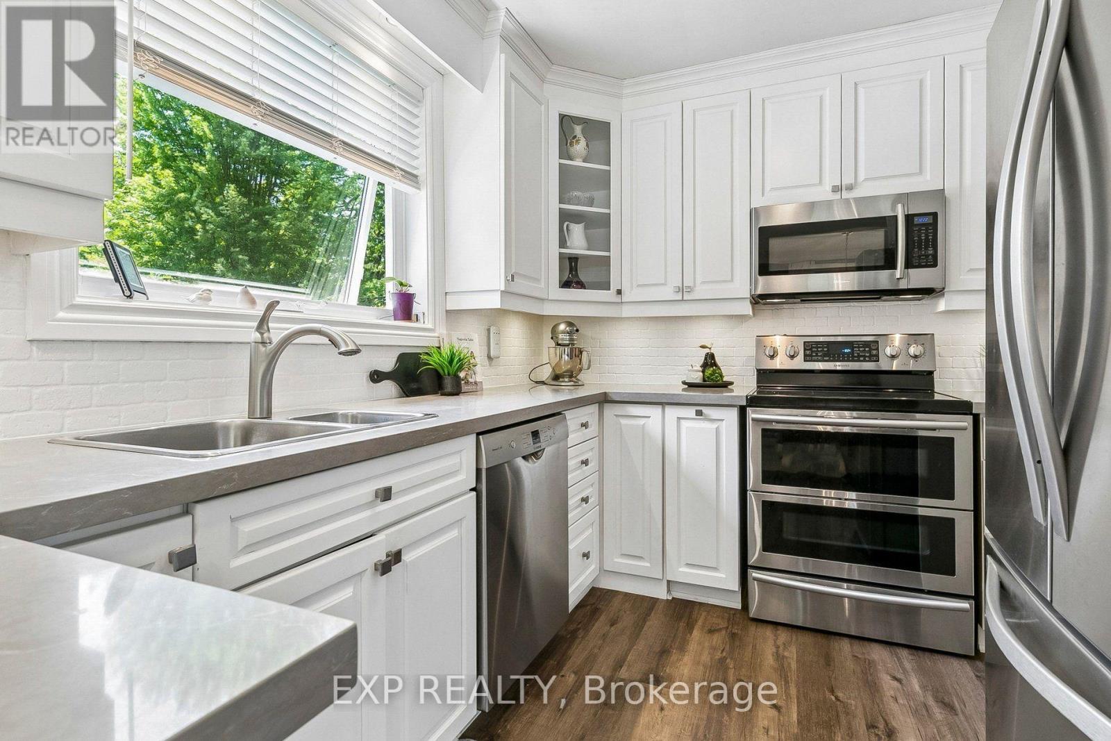 44 Thirty Fifth Street, Toronto, Ontario  M8W 3K2 - Photo 17 - W13621882