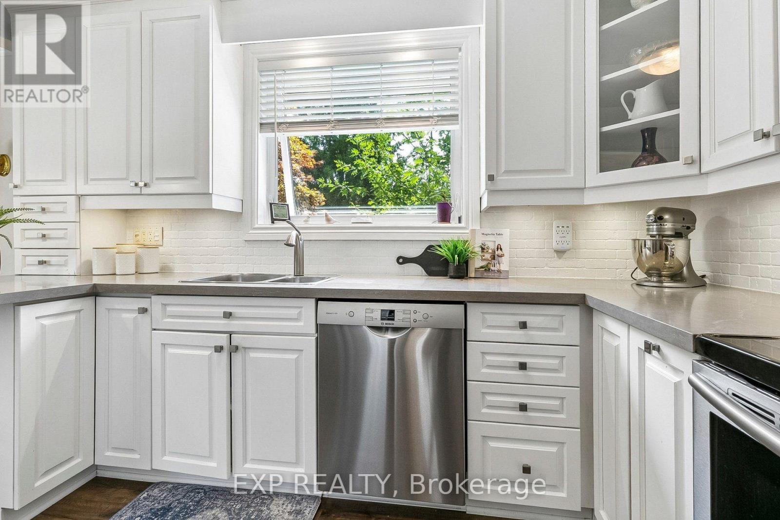 44 Thirty Fifth Street, Toronto, Ontario  M8W 3K2 - Photo 19 - W13621882