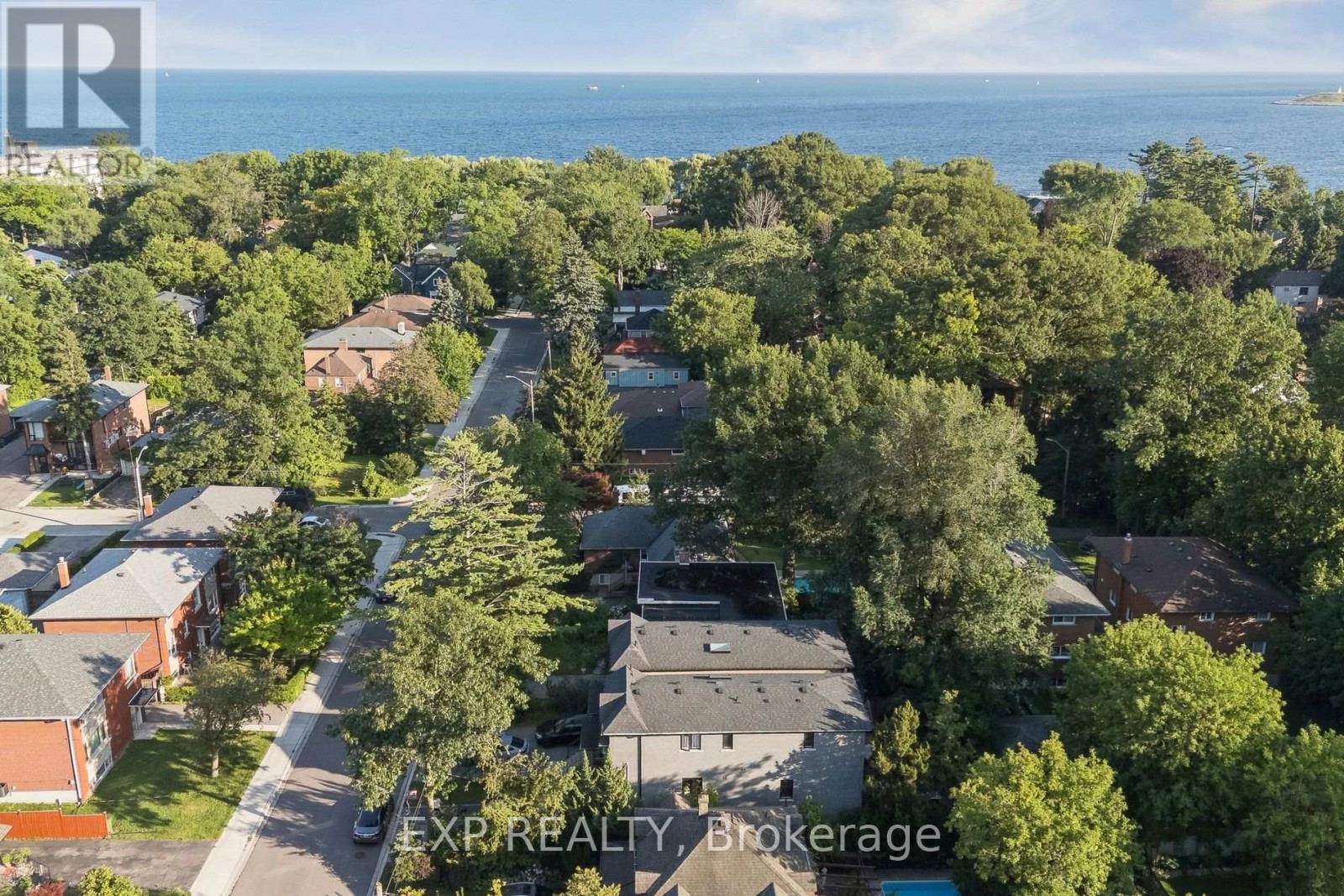 44 Thirty Fifth Street, Toronto, Ontario  M8W 3K2 - Photo 3 - W13621882