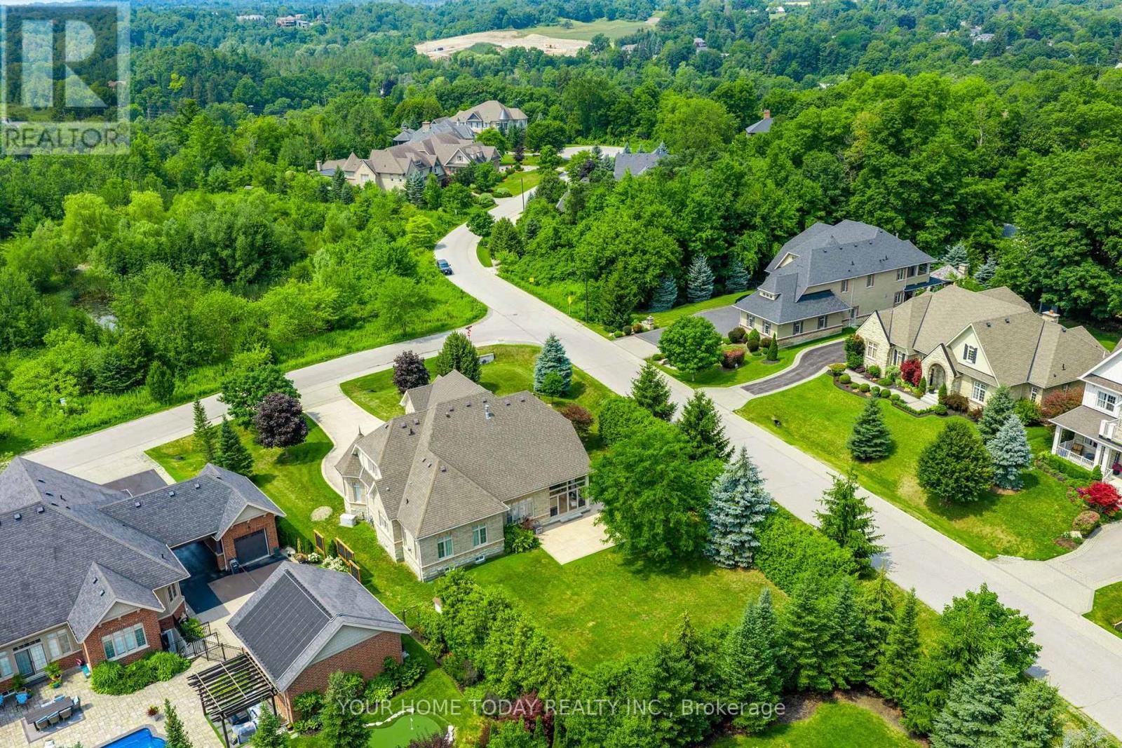 86 Barraclough Boulevard, Halton Hills, Ontario  L7G 0E6 - Photo 4 - W13621884