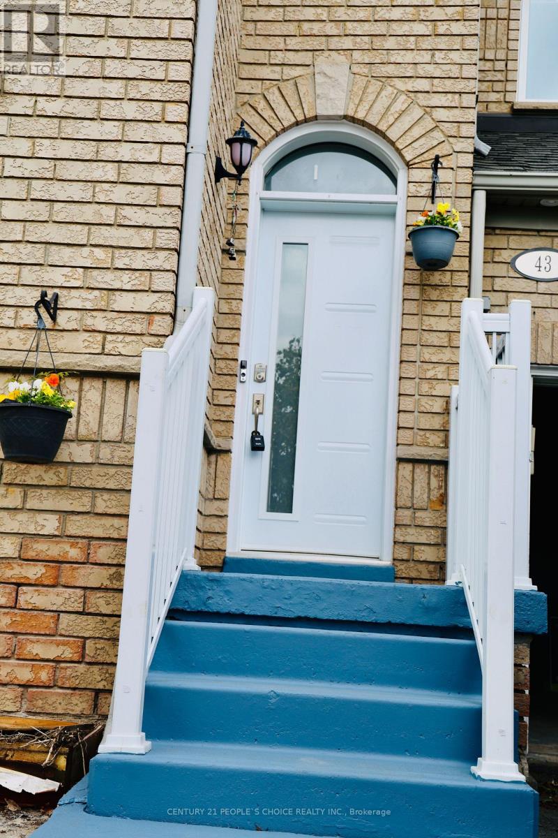 43 Beachsurf Road, Brampton, Ontario  L6R 2R4 - Photo 2 - W13621912