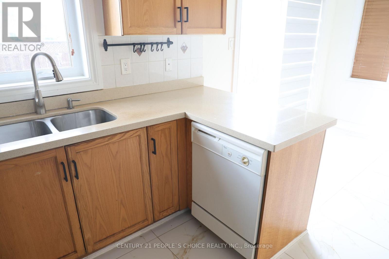 43 Beachsurf Road, Brampton, Ontario  L6R 2R4 - Photo 8 - W13621912