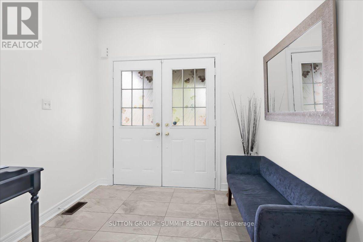 426 Bessborough Drive, Milton, Ontario  L9T 8P8 - Photo 4 - W13621984