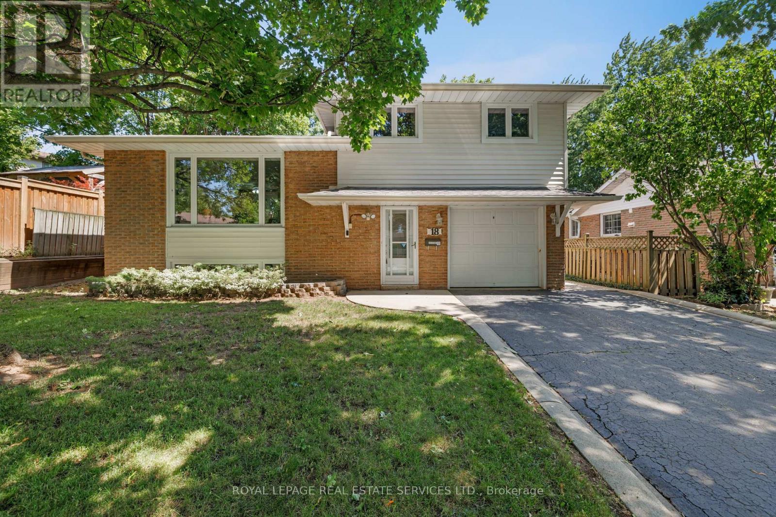 18 OSBORNE CRESCENT, Oakville, Ontario