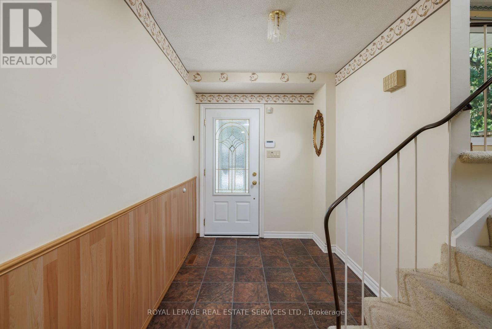 18 Osborne Crescent, Oakville, Ontario  L6H 1G1 - Photo 3 - W13622010