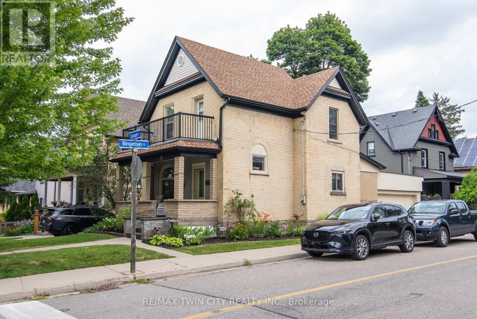 32 SAMUEL STREET, Kitchener, Ontario