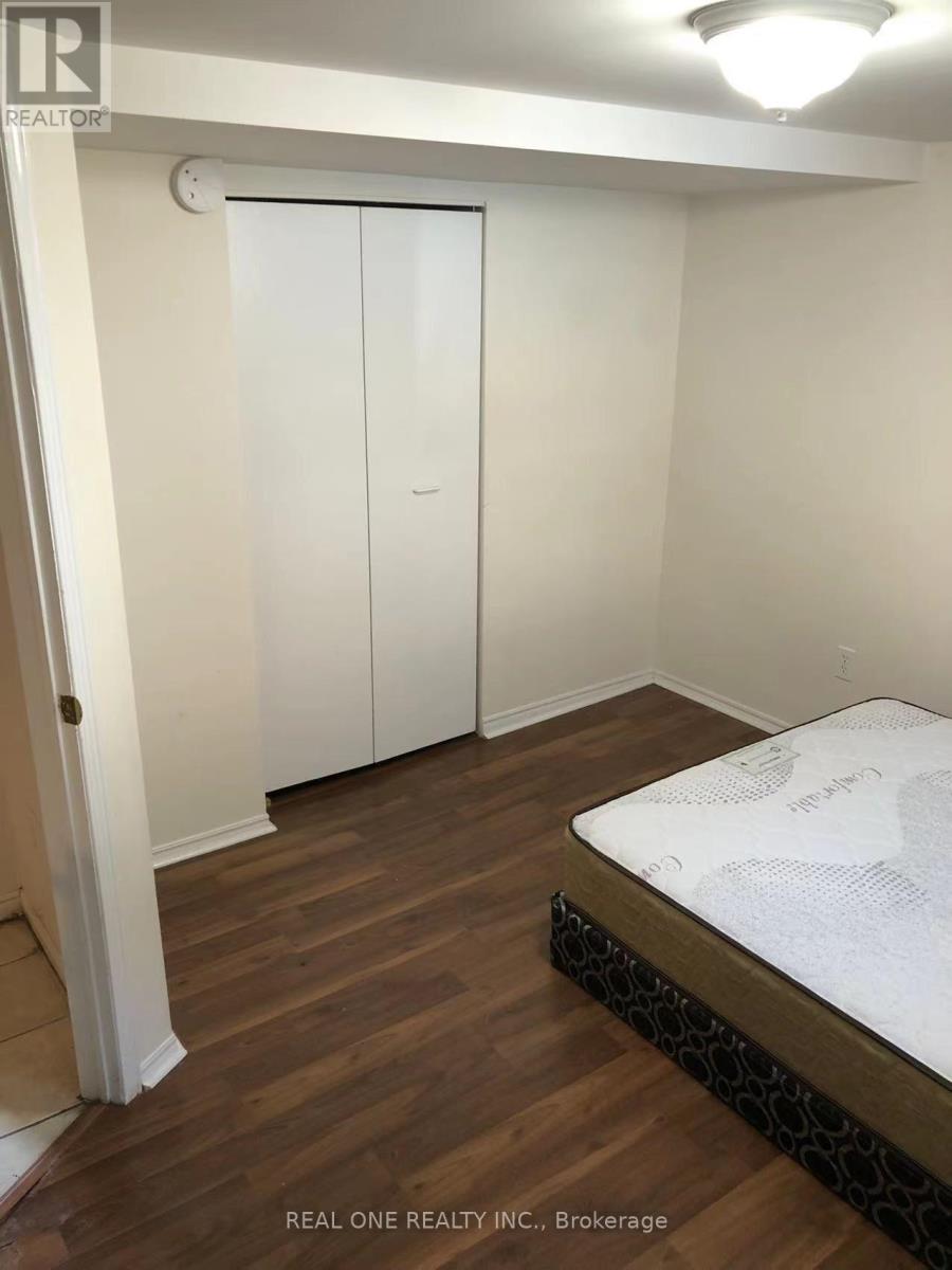 BASEMENT ROOM - 92 BINKLEY CRESCENT W