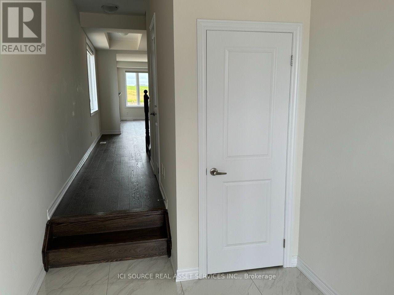 10 Guernsey Drive, Kitchener, Ontario  N2R 0S2 - Photo 3 - X13621990