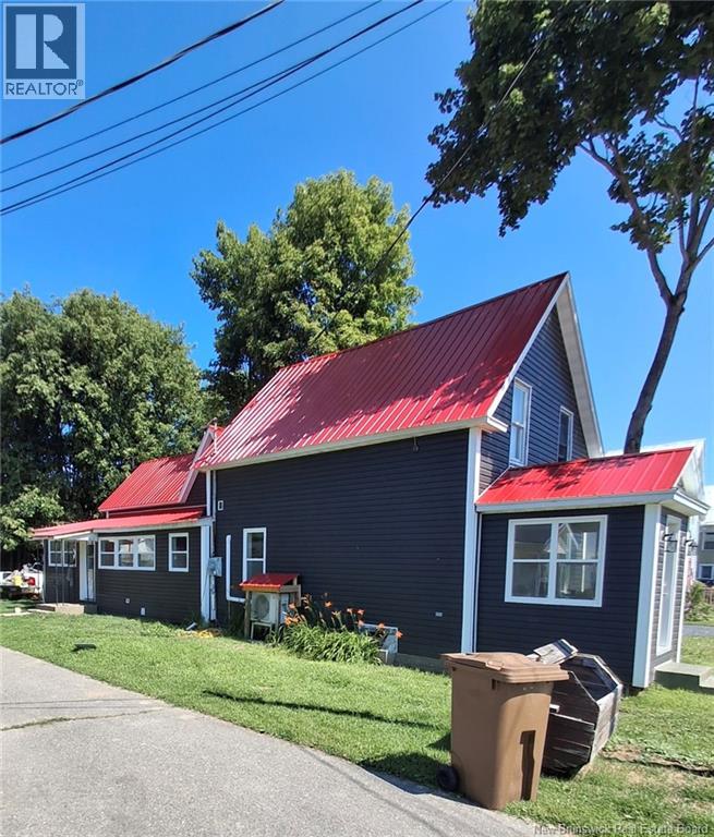 148 Union Street, Woodstock, New Brunswick  E7M 2C1 - Photo 2 - NB145042